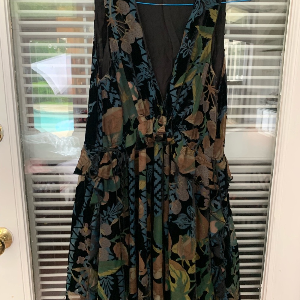 Chelsea & Violet Long Sleeve Floral Dress - Black and Green